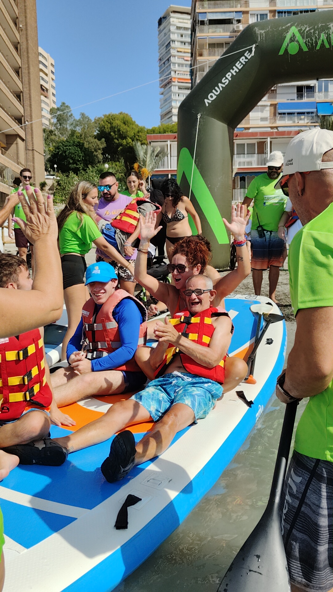 Mar Solidaria — juntos en el agua